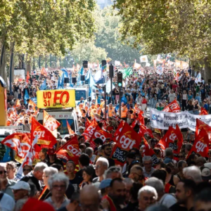 Au moment où les gouvernements en Europe poussent à la guerre…