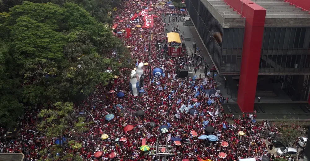 Brésil : après le premier tour, une marée humaine de travailleurs et de jeunes dans tout le pays pour défaire Bolsonaro